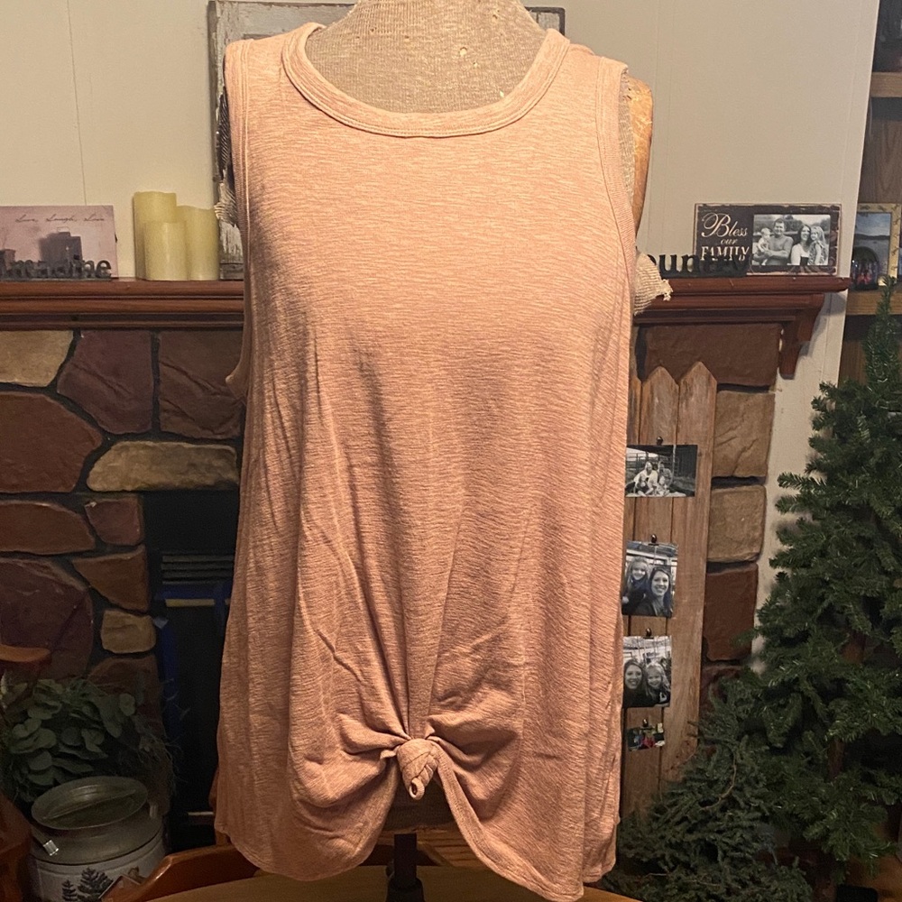 Time and Tru Women's Knotted Tank Top - Soft Peach